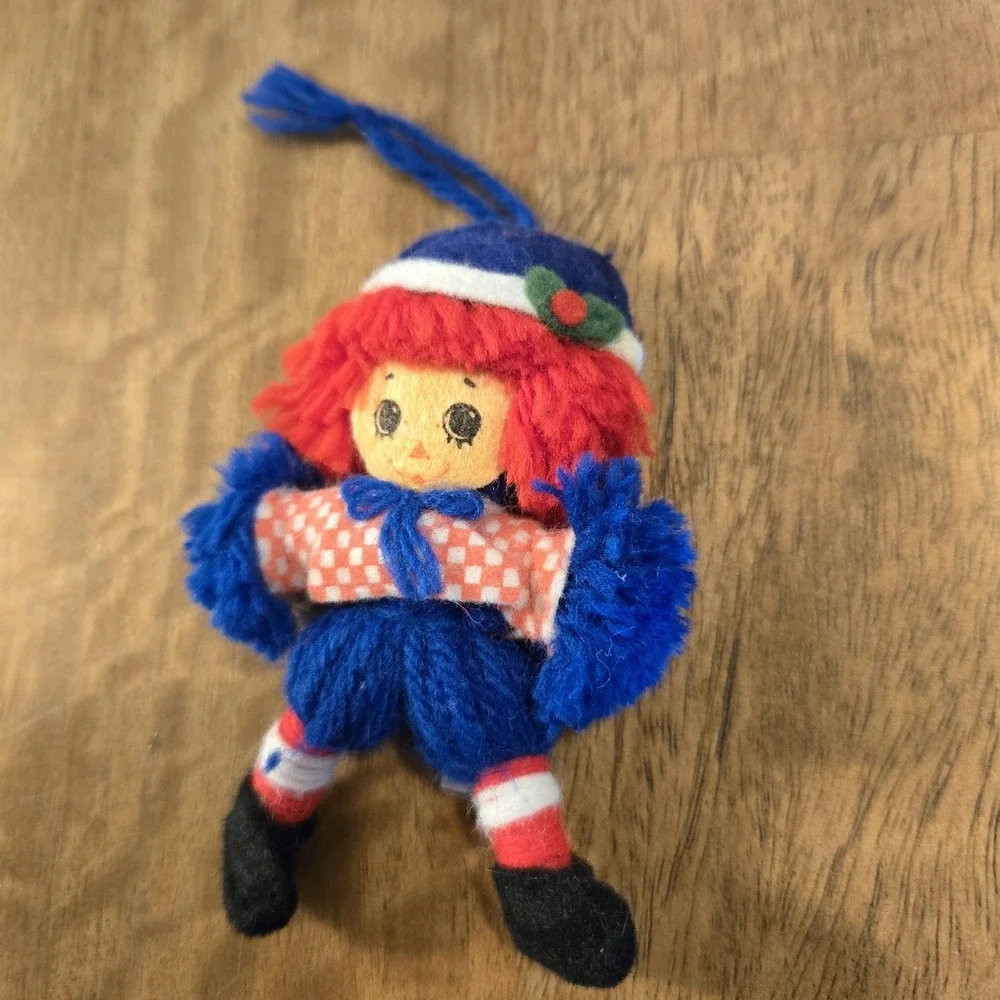 Vintage 1975 Raggedy Andy Christmas Ornament Bobbs Merrill Yarn Doll Plush 4